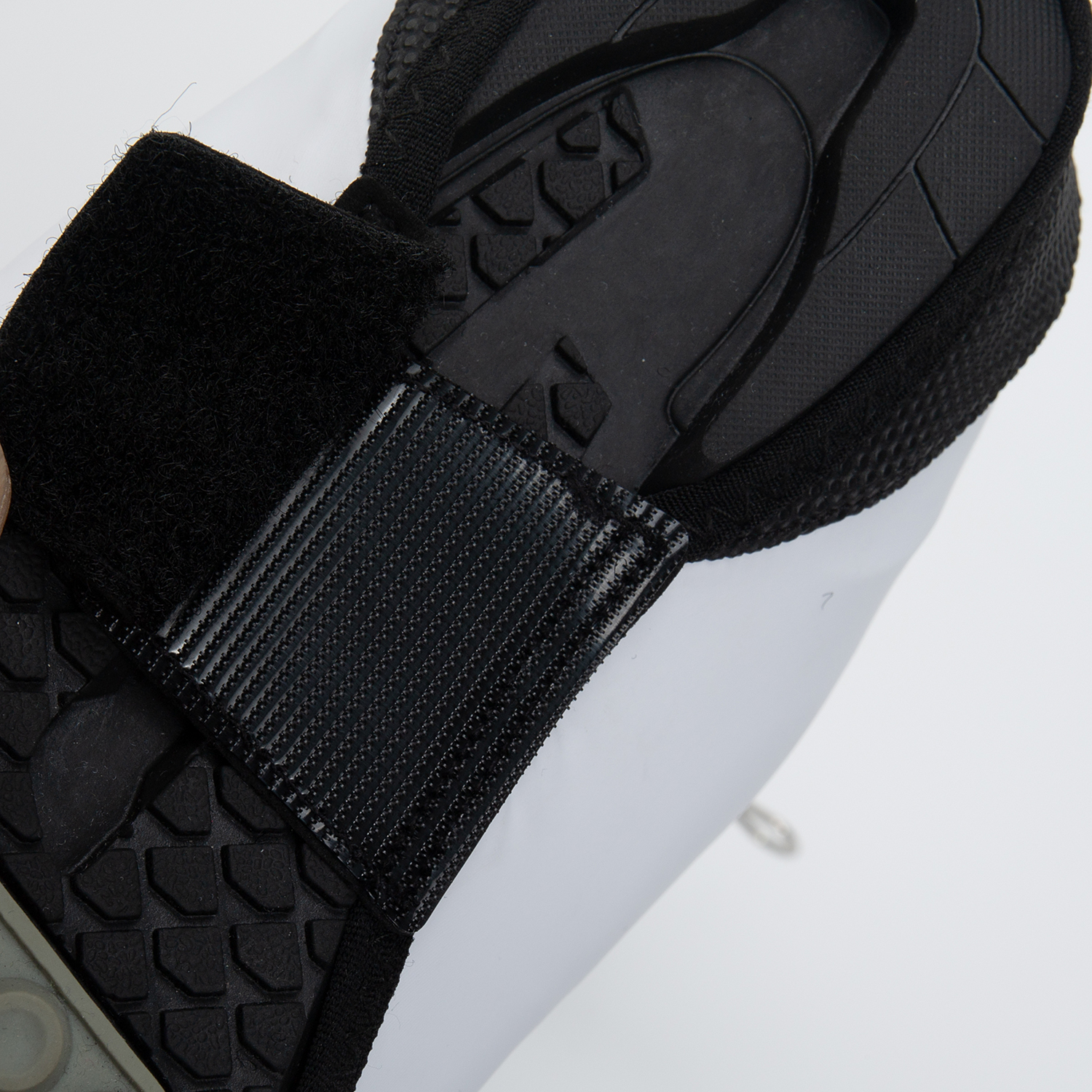 YKYW Men Windproof Waterproof  - Men Shoes White Colour 评论和价格